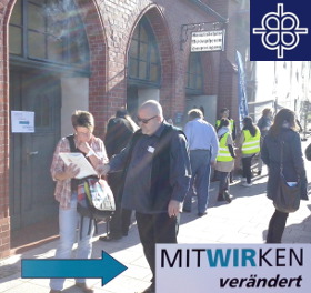Unsere Redaktion vor dem Assapheum in Bethel