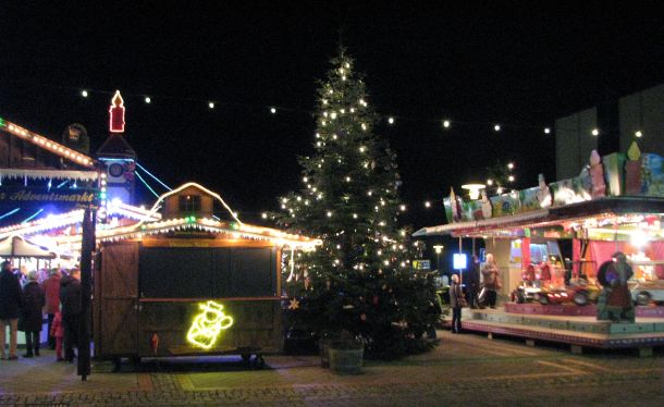 Weihnachtskalender 2015 - Tannenbaum auf dem Adventsmarkt in Sulingen