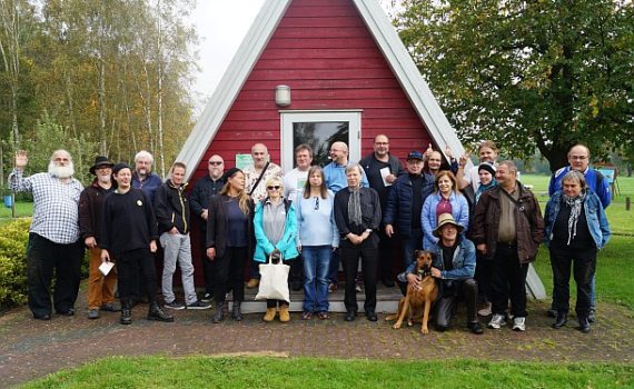 Wohnungslosentreffen - Meilenstein-Treffen - anteiliges Gruppenfoto