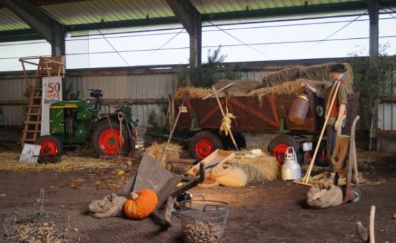 Erntedank-Hoffest in Heimstatt - Dekoration im Schafstall