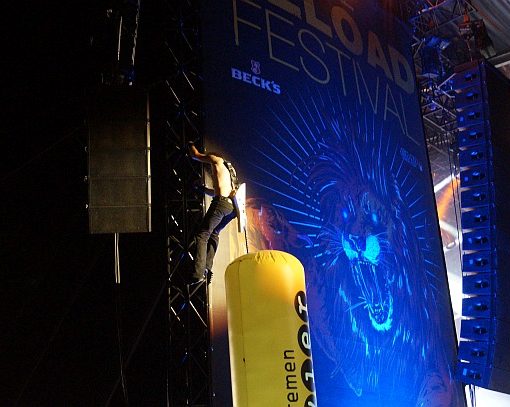 Joel O'Keeffe auf der Traverse der EMP-Bühne - Reload 2016