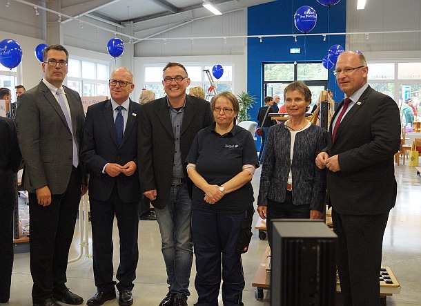 v.l.n.r.:Pastor Michael Herzer (Freistatt), Dr. Thomas Schulze (Bürgermeister von Diepholz) Thomas Bremermann (Werkstattleiter A&I), Karin Scharringhausen (Werkstattrat A&I), Luise Turowski (Geschäftsführerin Bethel im Norden) Bernd Öhlmann (Wirtschaftsförderung Diepholz)