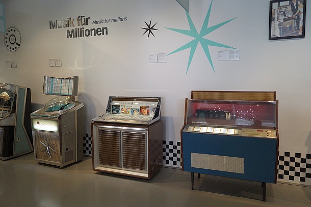 Einfache Musikboxen im Automatenmuseum