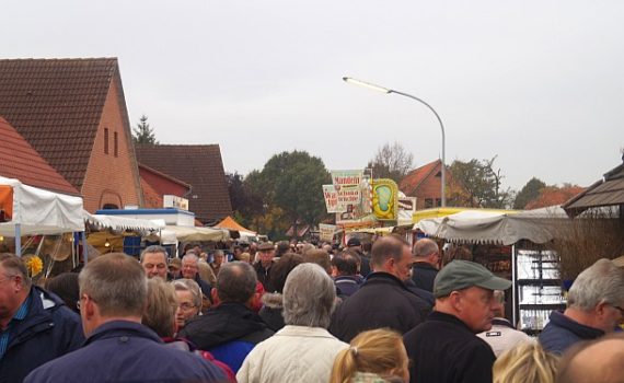 Markttreiben auf dem Brockumer Großmarkt