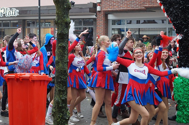 9.000 aktive beim Rosenmontagszug in Damme