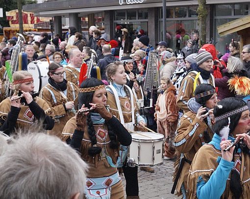 Spielmannszug auf Indianisch - Dammer Straßenkarneval 2016