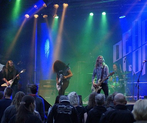 We are a swedish rock band. We shall rock you with our rock ! - DEAD LORD