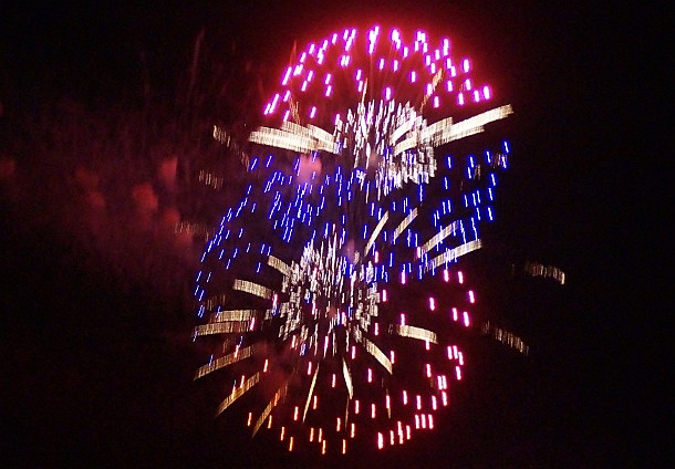 Spitzenfeuerwerk für das Fest in Lembruch