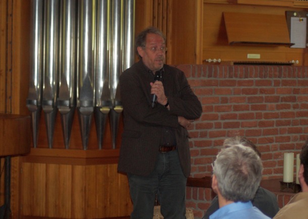Dr. Peter Szynka beim Erntedankempfang in der Moorkirche Freistatt