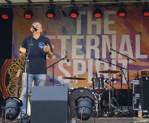 Klaus Bochow (vom TV Neuenkirchen 1919 e.V.) eröffnet das 21. Neuenkirchener Open Air Festival
