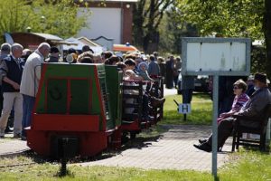 Kleine Feldbahnrunde zum Sinnesgarten - Jahresfest 2016