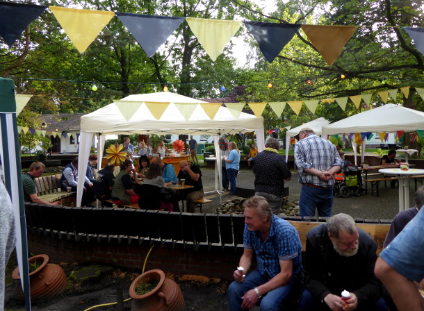 Feiern und Grillen vor Haus Fernblick