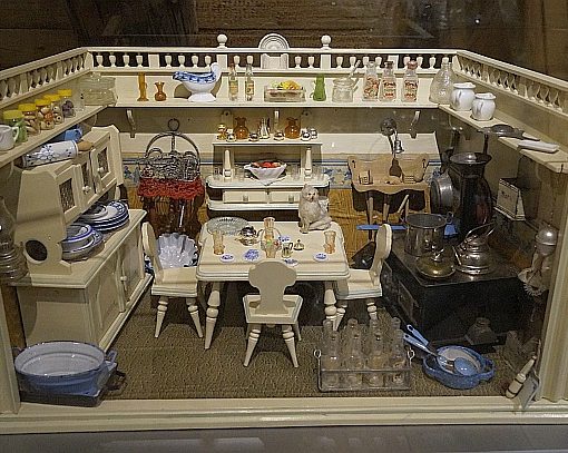 Miniatur-Wohnküche der Glashütte Gernheim