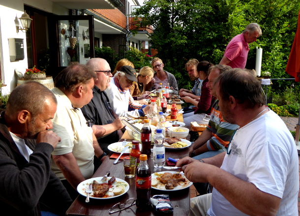 Grillen im Garten des Hotels Diana