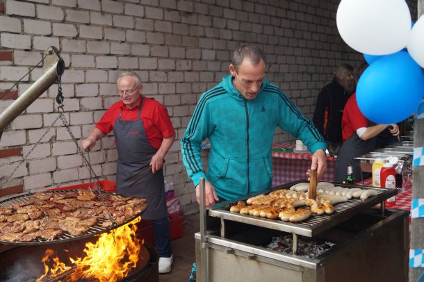 Die Fleischerei Kollhorst beim Zubereiten ihrer Spezialitäten