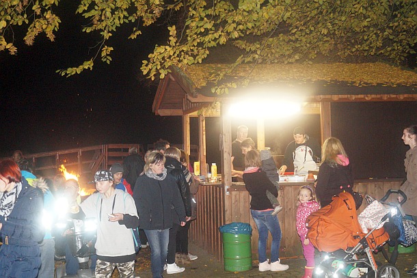 Beisammensein beim Laternenfest 2016 im Sinnesgarten