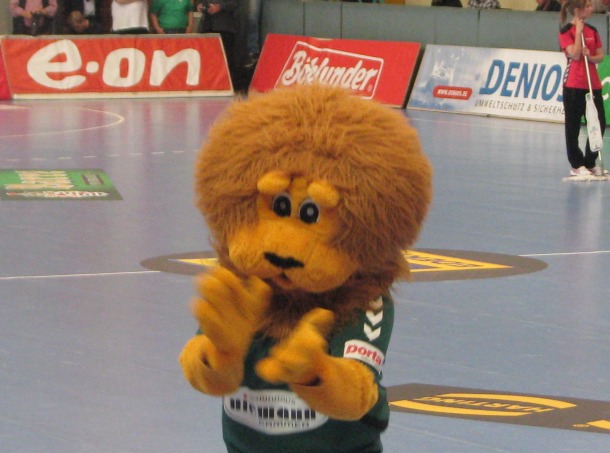 Maskottchen Basti feiert mit - Minden 19.05.2017