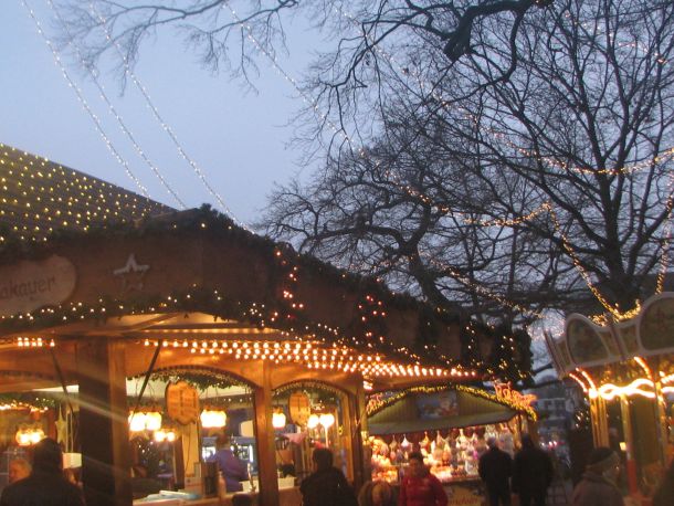 Blick über die Auswahl vom Nienburger Weihnachtsmarkt
