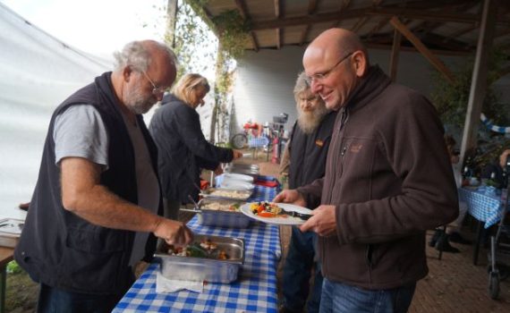 Ein lecker angerichtetes Salatbuffet