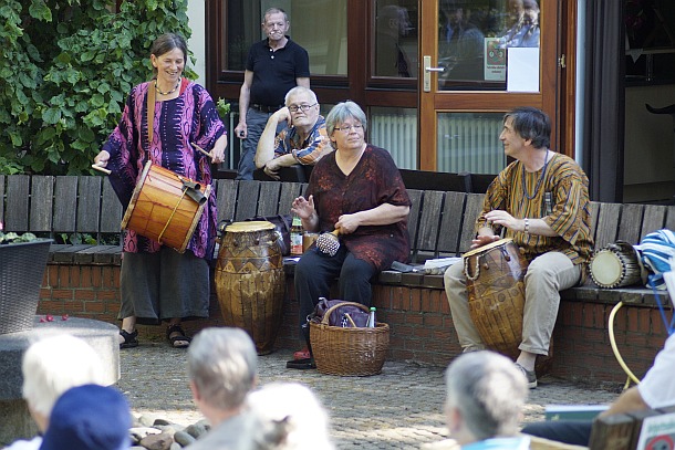 Trommelgruppe Aye-gba aus Holte beim Hofgottesdienst Juni 2016 in Freistatt