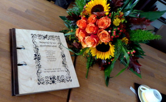 Blumengesteck für Monika Brandts Verabschiedung (anklicken für größeres Bild)