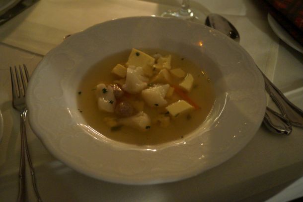 Hühnerbrühe mit Blumenkohl - und Eierstich