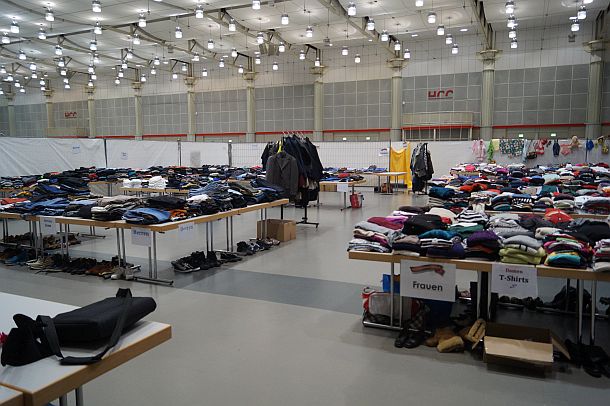 Die 6. Weihnachtsfeier im Congress Centrum Hannover - Die beeindruckende Kleiderkammer