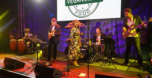 Die 6. Weihnachtsfeier im Congress Centrum Hannover - Shanaya