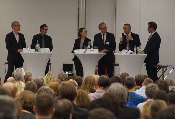 Redner der Podiumsdiskussion bei der Bundestag