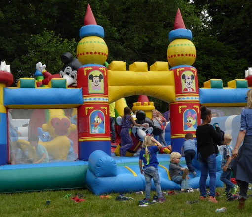 Große Hüpfburg beim ZOA 2016