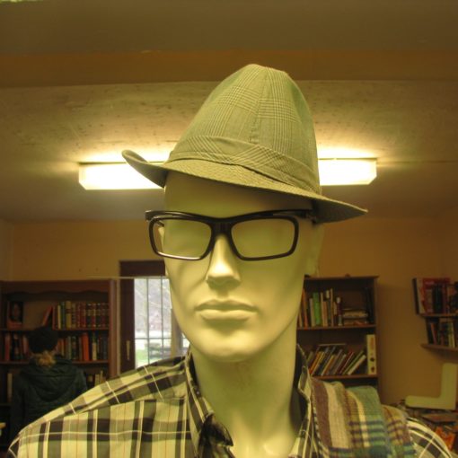 ... sowie Brille und Hut. Für gerade mal 5, 50 €uro ist Mann von Kopf bis Fuß fast komplett ausgestattet.