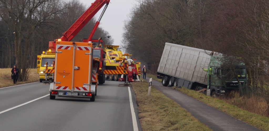 Bergung des verunfallten Transporters am 9. März 2018
