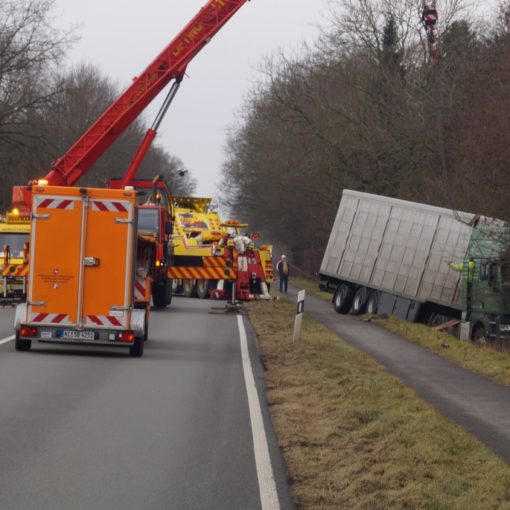 Bergung des verunfallten Transporters am 9. März 2018