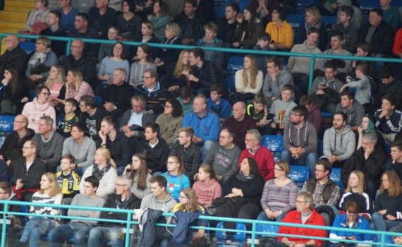 Publikum beim Spiel GWD Minden gegen Rhein Neckar Löwen