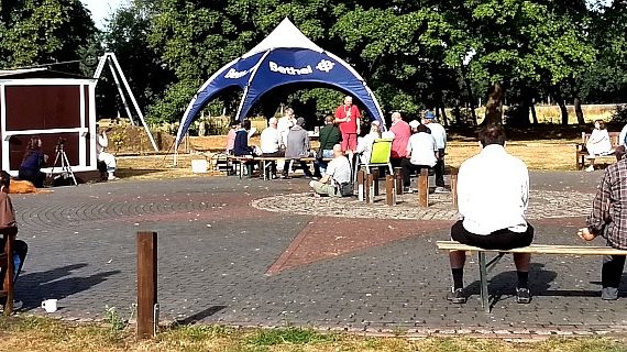 WLT-FS-2018_Sonntag-2_Gottesdienst-Sinnesgarten_img20180729-0913_1170x320px