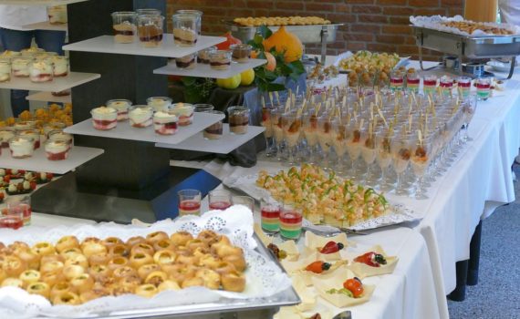Ein Buffet der Meisterklasse, zelebriert von Volker Bassen, sowie seinen jungen Helfern von der Jugendwerkstatt Weyhe