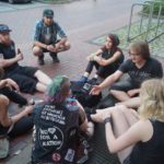 Das letzte JoZZ-Konzert in Sulingen vor der Sommerpause. Mittlerweile wird es nicht nur im Konzertraum sommerlich warm, auch die eingeladenen Punk-Musiker brauchten eine Abkühlung.