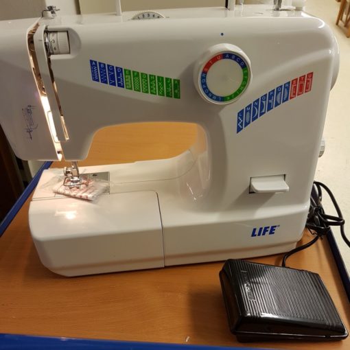 Selbst nähen und sticken - diese Nähmaschine für nur 20 €uro erledigt kommende Weihnachtspräsente fast von selbst