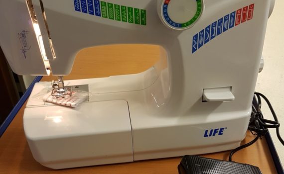 Selbst nähen und sticken - diese Nähmaschine für nur 20 €uro erledigt kommende Weihnachtspräsente fast von selbst