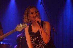 Der März im JoZZ Sulingen - neben „Anne.Fuer.Sich“ und „Papierflieger“ gastieren „Lighthouse Down“ in Sulingen. Selten genug stehen bei Hardrock Frauen auf der Bühne.