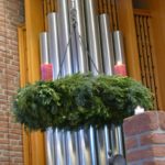 Die zweite Kerze des Adventskranzes brennt jetzt auch schon in der Moorkirche Freistatt.