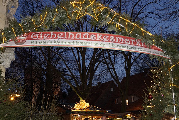 Weihnachtskalender 2015 - Eingang zum Giebelhueskesmarkt Münster