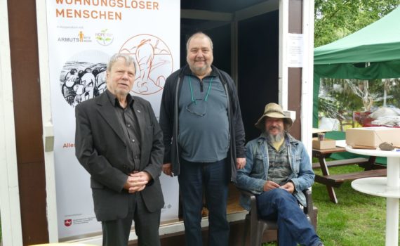 Der Stand der Selbstvertretung Wohnungsloser Menschen warb u.a. für das Wohnungslosentreffen 2019, das Ende Juli in Herzogsägmühle stattfindet