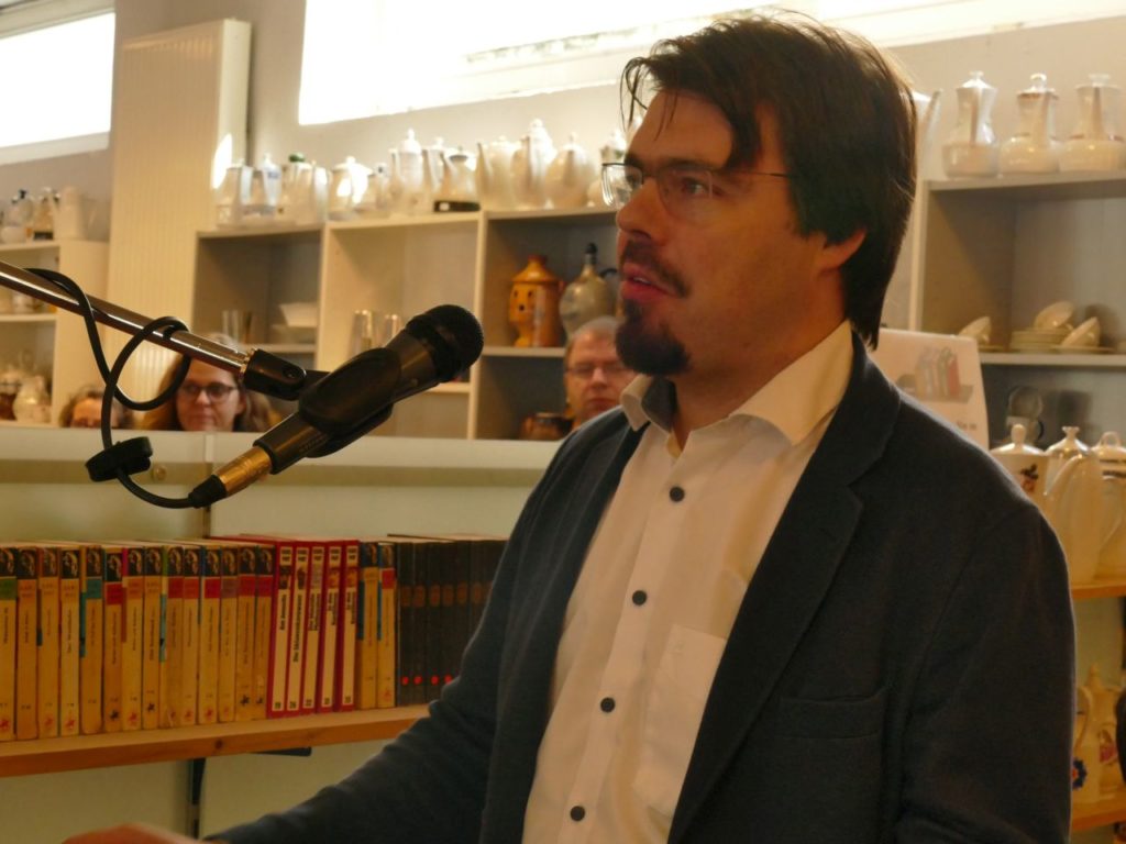 Helge Limburg (MdL Nds.) bei der Ausstellungseröffnung im Kaufhaus FUNDUS Nienburg