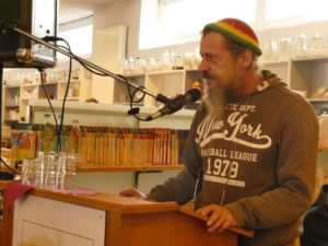 Uwe Eger, Vostandsmitglied der SWM e. V. (in Gr.) am Rednerpult