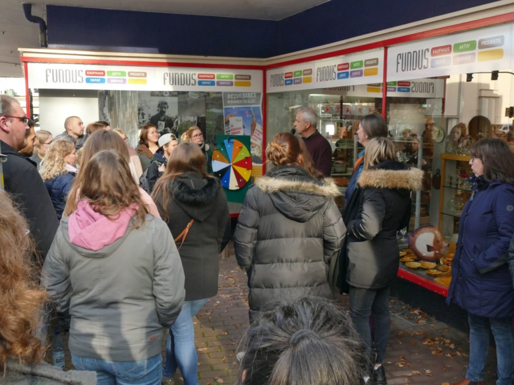 Ausstellungseröffnung FUNDUS Nienburg - Glücksrad für Wohnungssuchende Ausstellungseröffnung FUNDUS Nienburg - Glücksrad für Wohnungssuchende