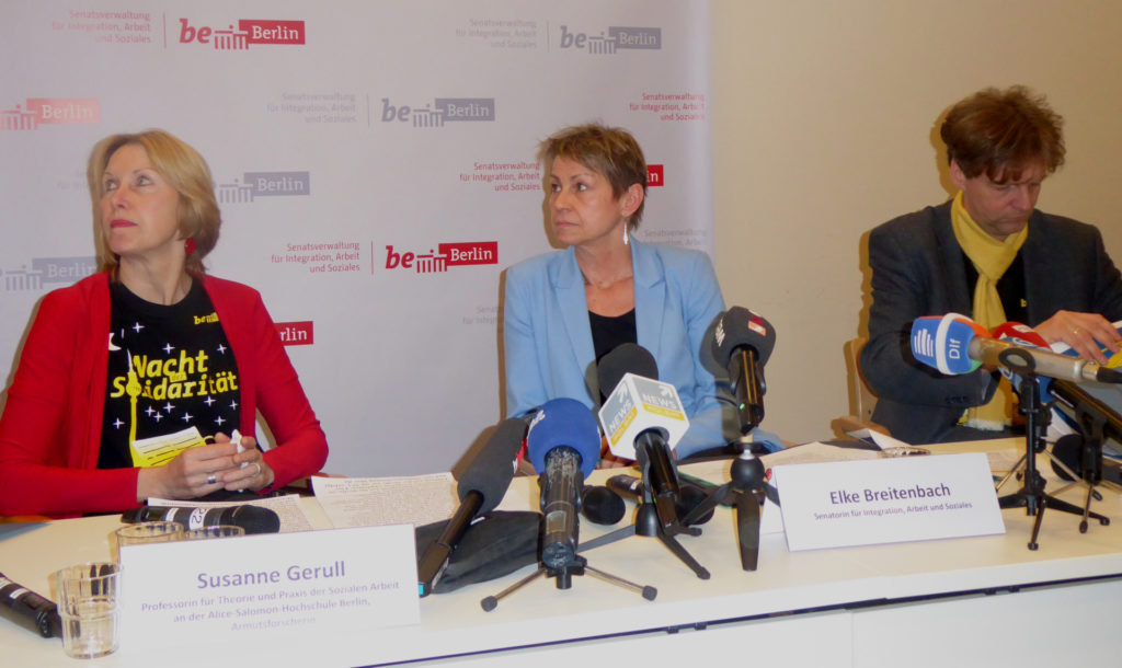 PK zur „Nacht der Solidarität“ in Berlin - Podium mit Prof. Susanne Gerull, Senatorin Elke Breitenbach und Projektleiter Klaus-Peter Licht