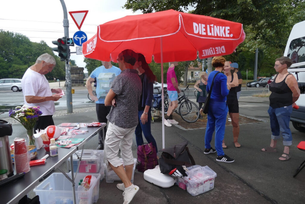 Katja Kipping im Gespräch am Info-Stand - Dresden August 2020