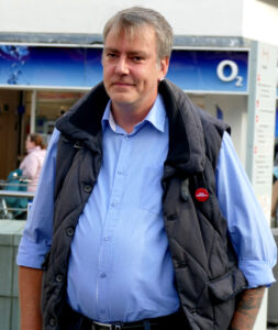 Lars Leopold als Landesvorsitzender DER LINKEN setzt sich für soziale Belange besonders auch armer Menschen ein