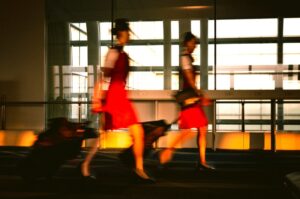 Immer mehr Arbeit für oft zu geringe Löhne bei Fluglinien (Naitian Tony Wang - unsplash.com)